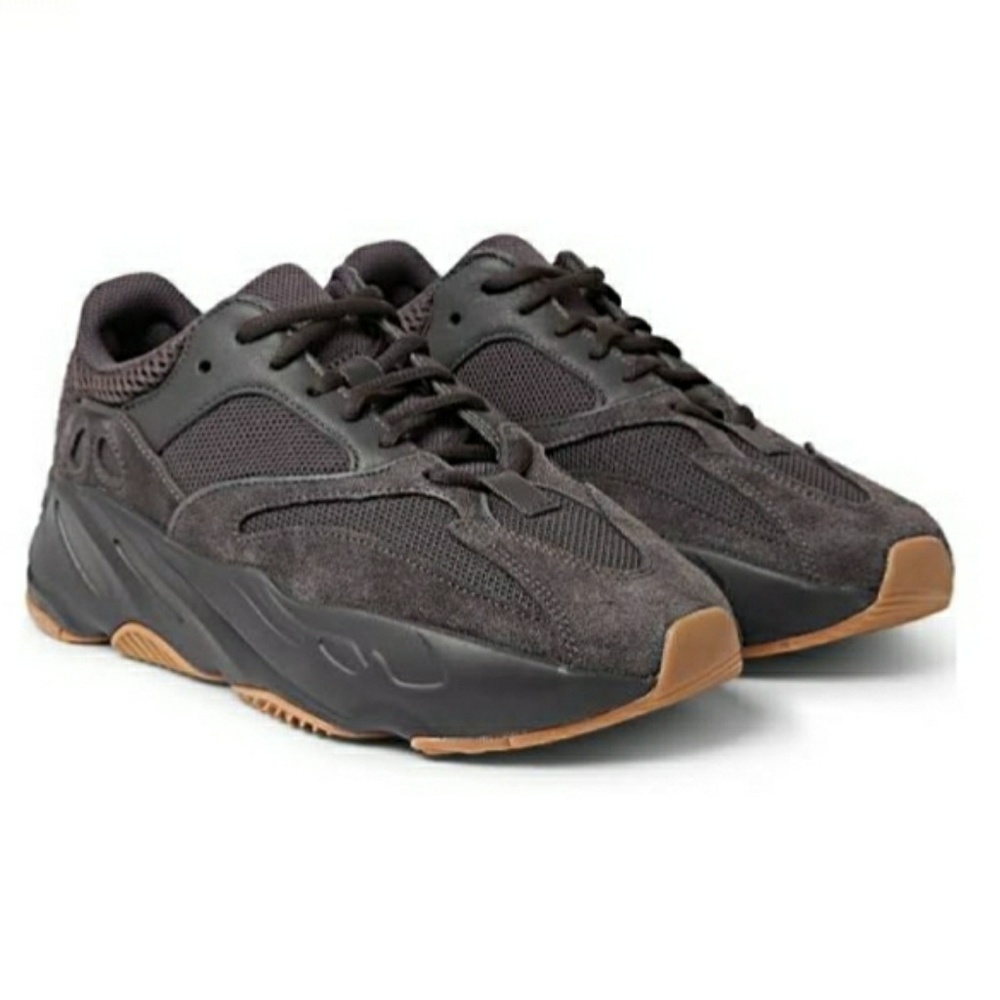 utility black yeezy 700